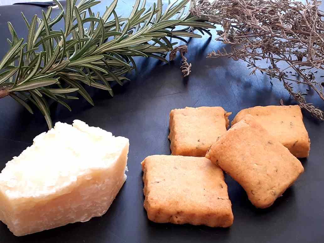 L'Apero parmesan, romarin, thym et sel de Camargue