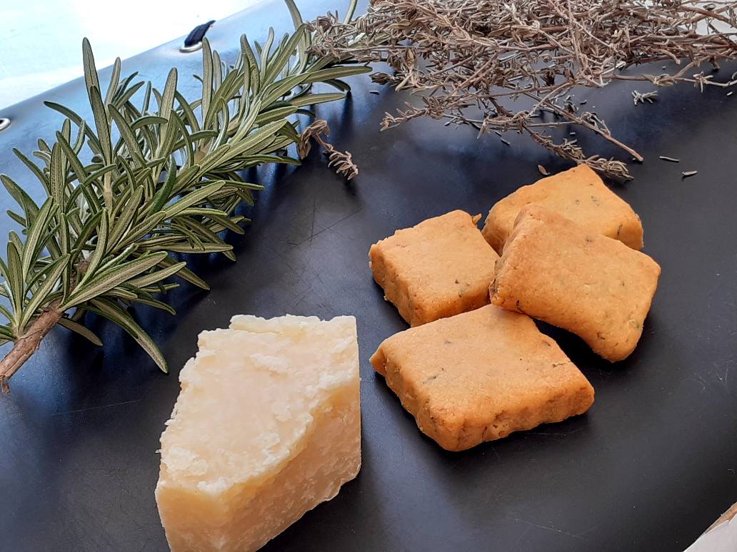 L'Apero parmesan, romarin, thym et sel de Camargue