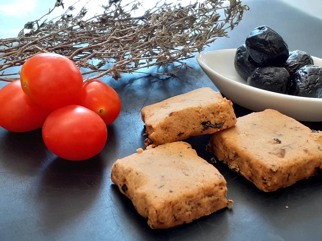 L'Apero olives, romarin, thym et sel de Camargue