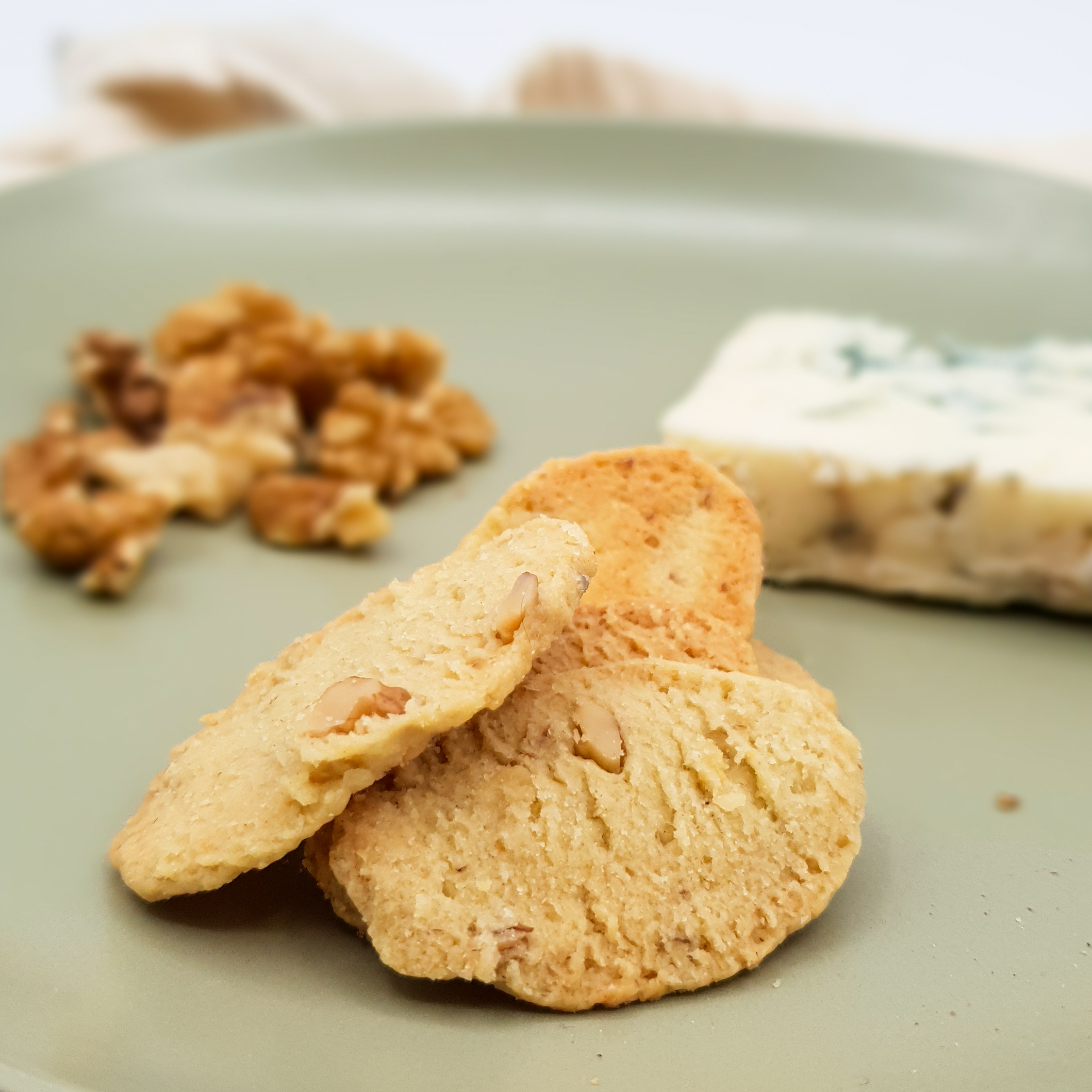 Sables sales au Roquefort AOP et noix