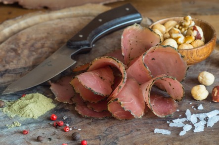 Porc d'Occitanie seche a l'ail des ours