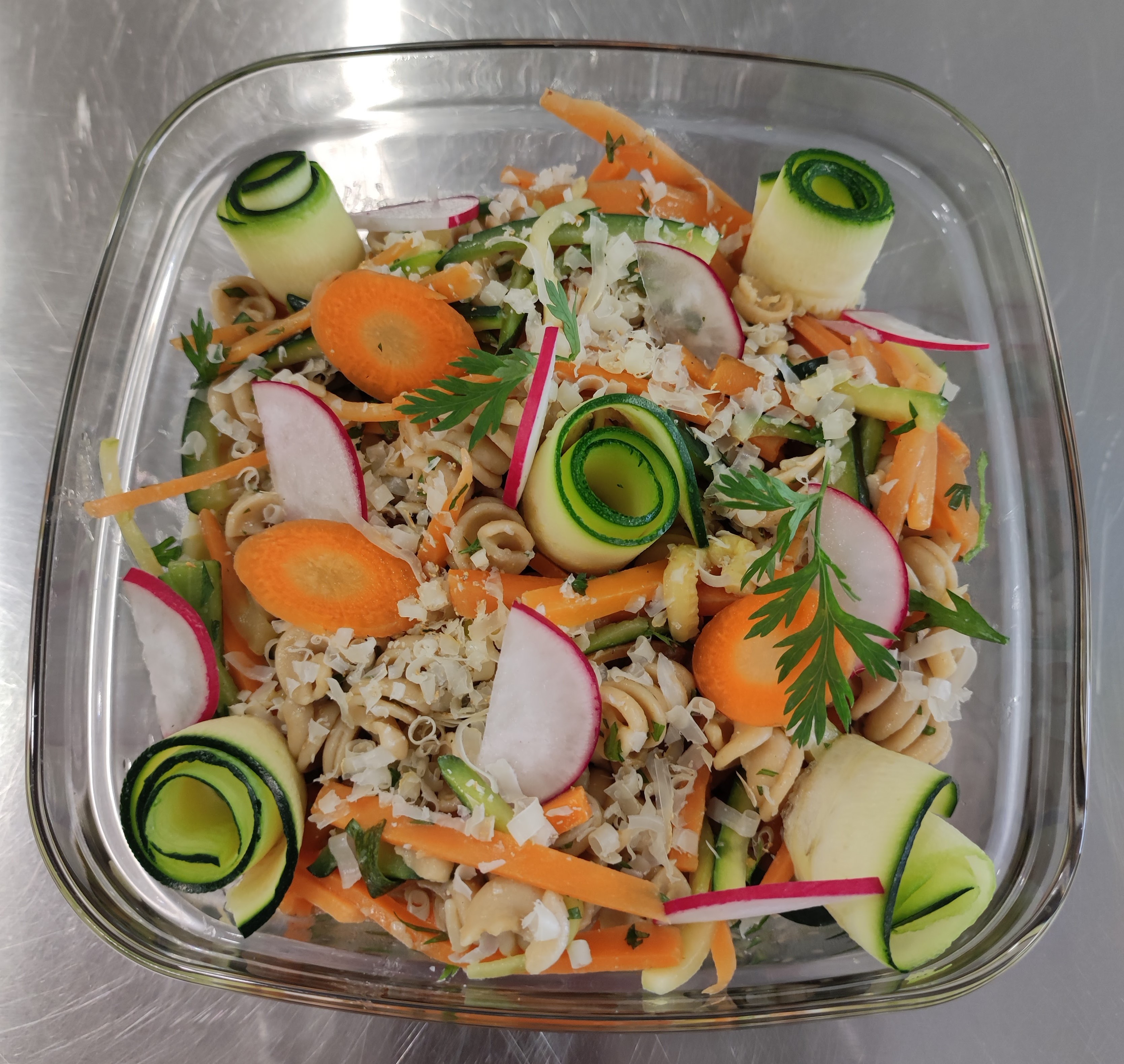 Salade de pates Tarnaises aux legumes locaux et de saison.