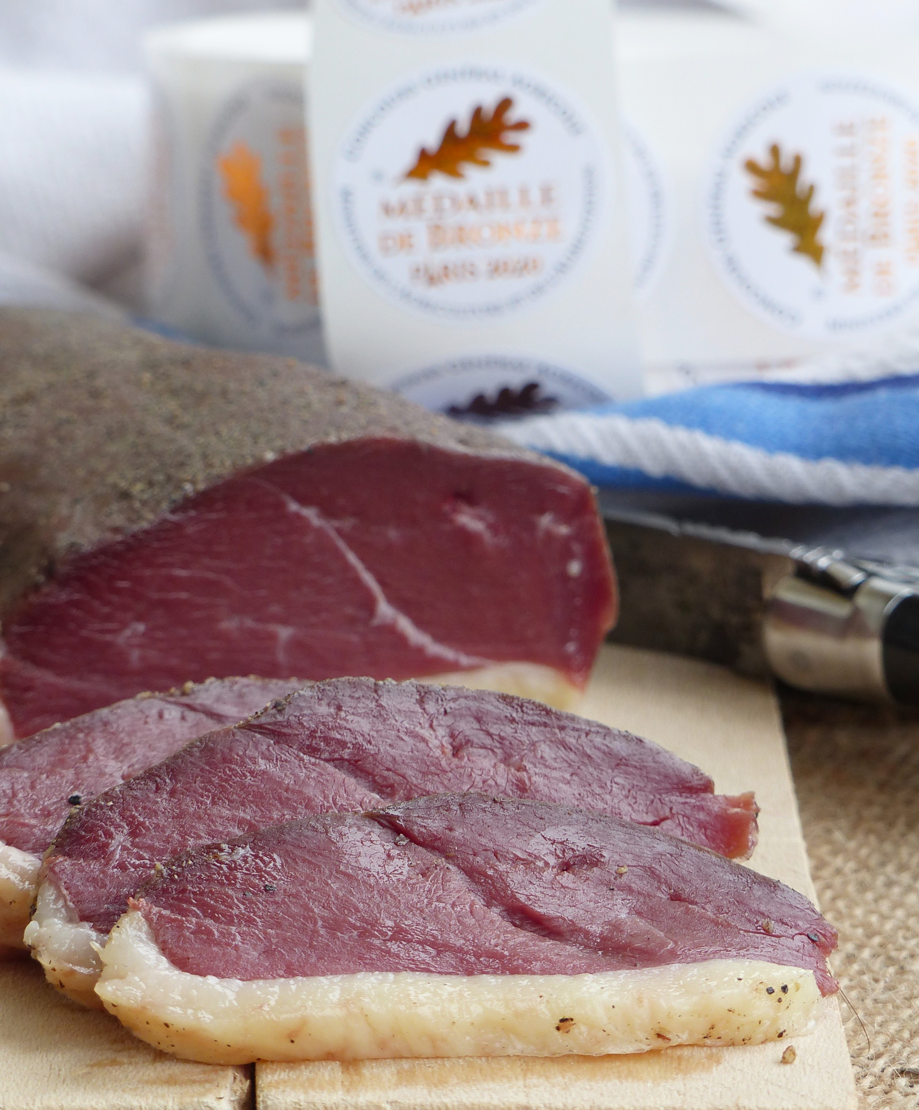 Magret de canard seche entier et tranche