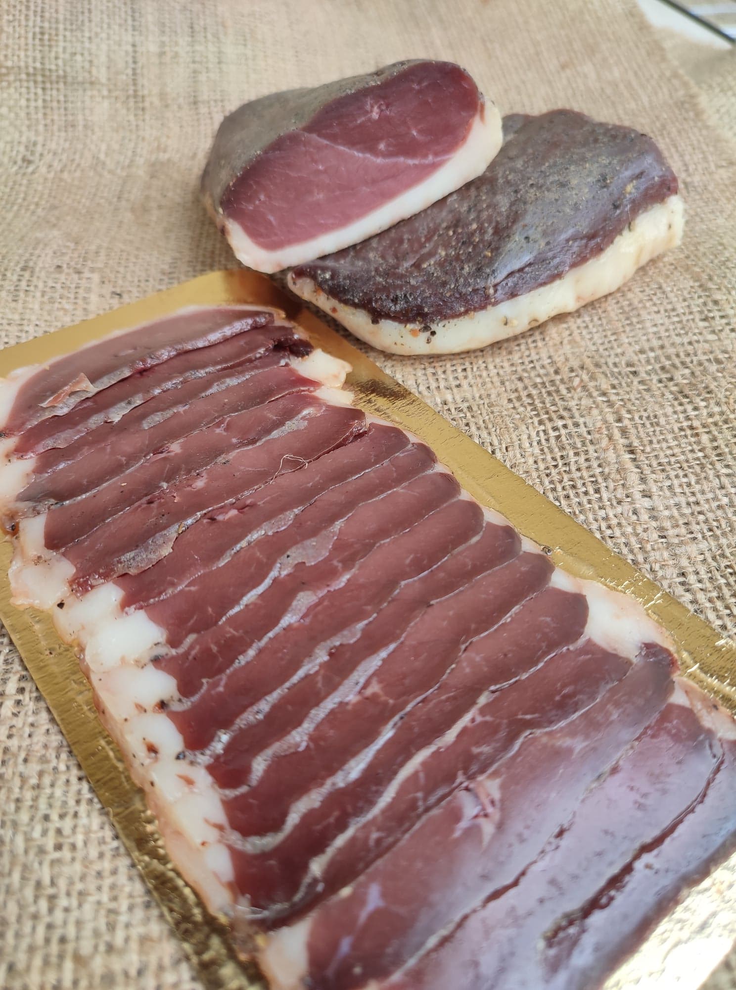 Magret de canard seche entier et tranche
