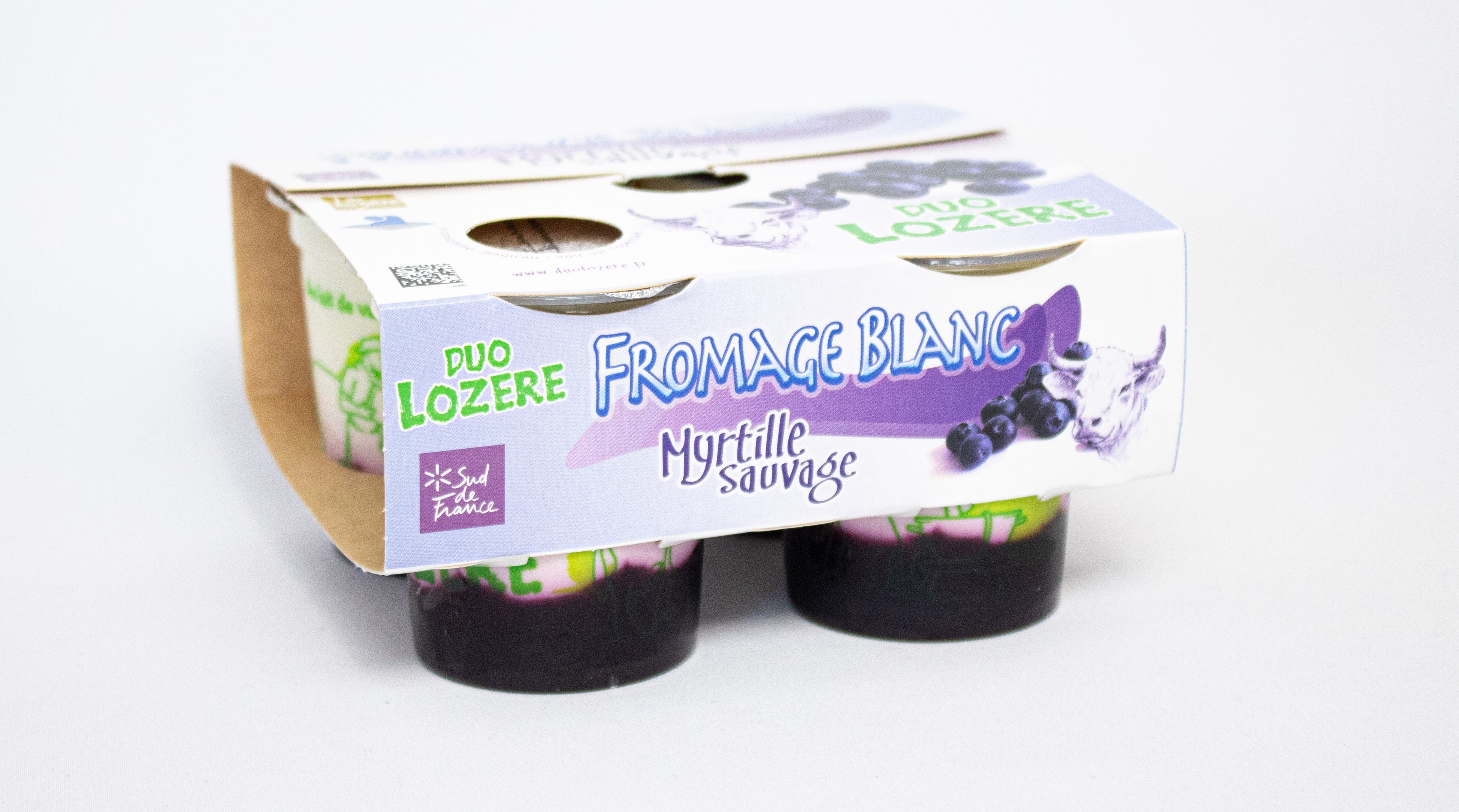 Fromage blanc vache sur lit de fruits